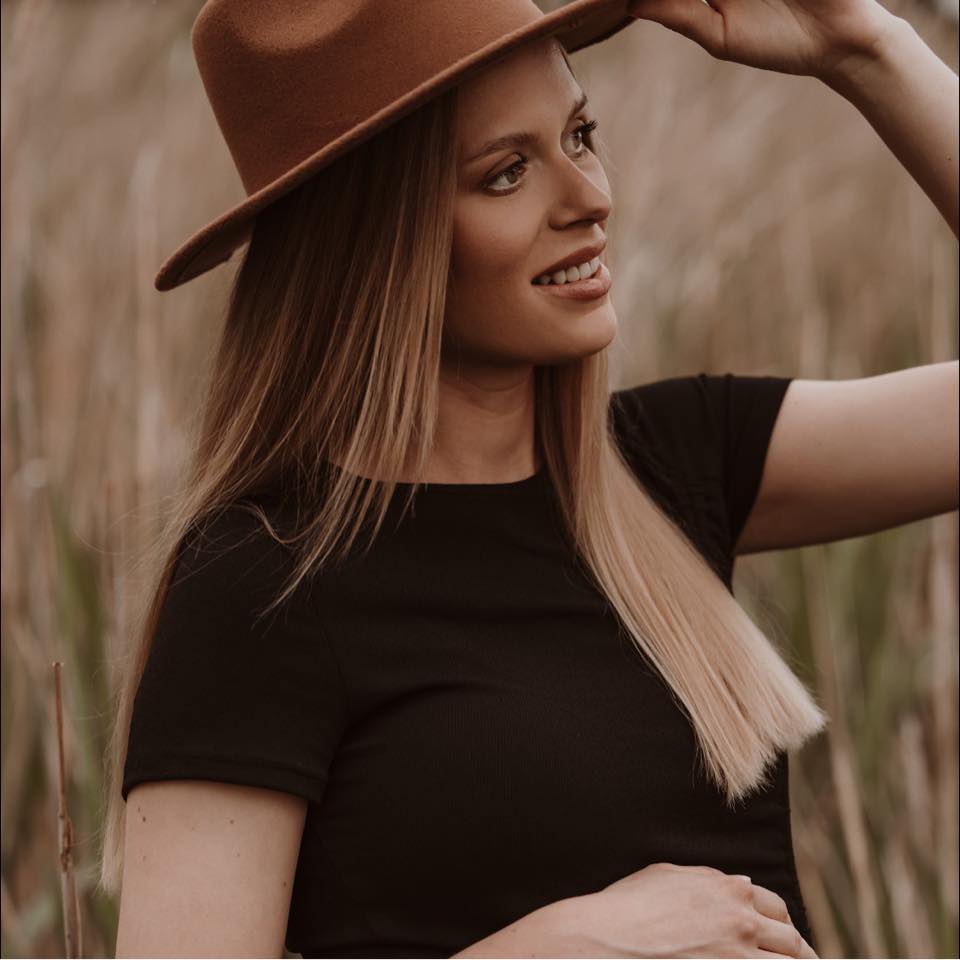 <b>Sandra Musta</b>, tuore äiti ja malli